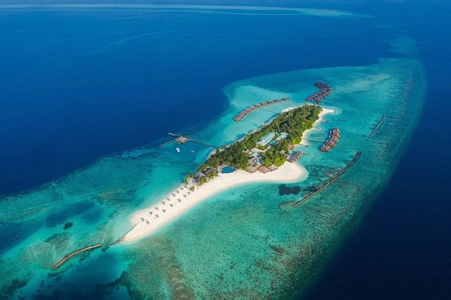 Veligandu — 600-Meter-Barfußinsel mit zwei Hausriffen und puderweißer Landzunge sowie exquisiter Küche