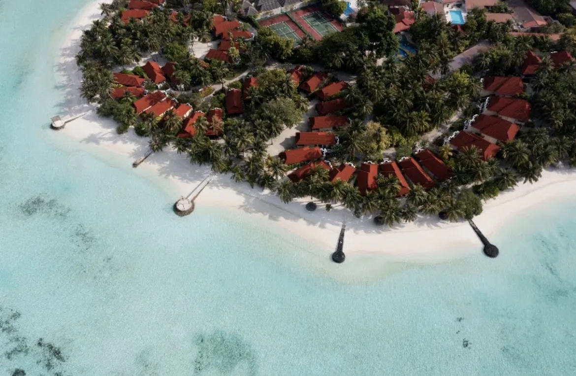 NIVA Kurumba – erlebe das legendäre, allererste Resort der Malediven, nur 10 Bootsminuten von Malé entfernt
