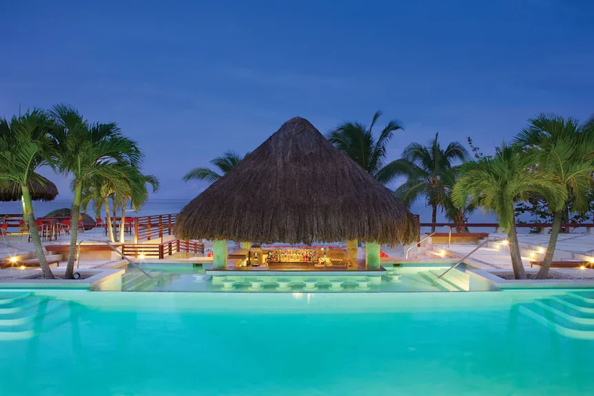 Couples Swept Away — größeres Adults-Only All-Inklusive Resort am legendären Seven Mile Beach in Negril, Catamaran inklusive