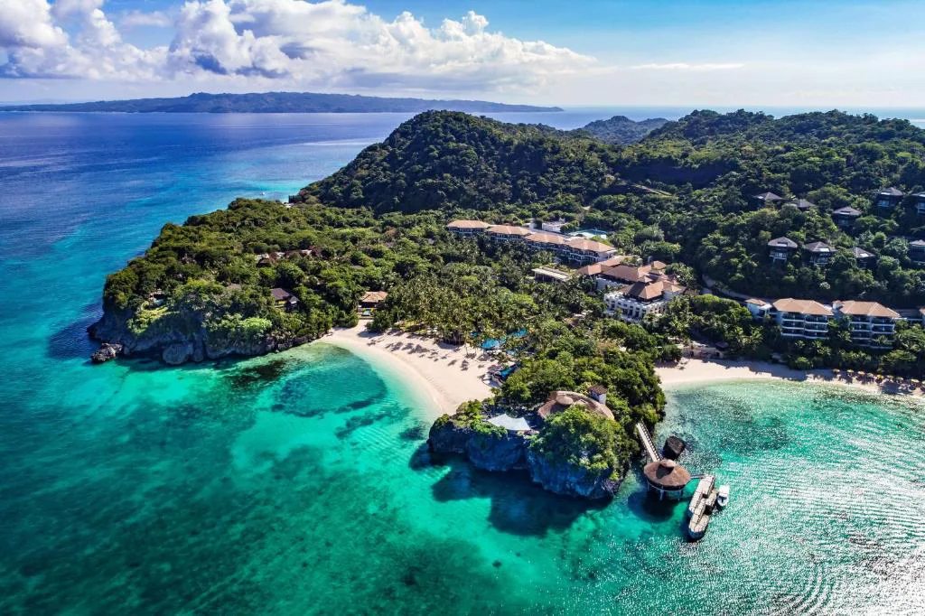 Shangri-La‘s Boracay Resort — internationales Luxus 5*-Resort in einer geschützten Naturreservat Bucht der Nordwestspitze Boracays